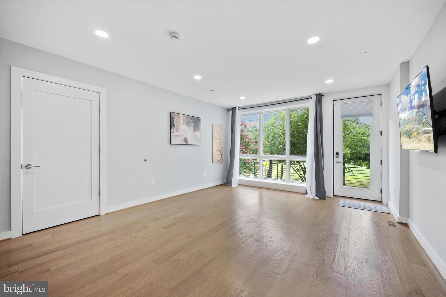 424 MISSOURI AVE NW #2, WASHINGTON, District Of Columbia 20011, 3 Bedrooms Bedrooms, ,2 BathroomsBathrooms,Residential,For sale,424 MISSOURI AVE NW #2,DCDC2214692 MLS # DCDC2214692