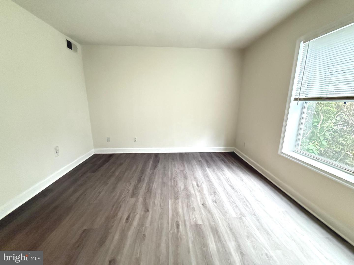 3179 SUMMIT SQUARE DR #2-B5, OAKTON, Virginia 22124, 1 Bedroom Bedrooms, ,1 BathroomBathrooms,Residential,For sale,3179 SUMMIT SQUARE DR #2-B5,VAFX2247136 MLS # VAFX2247136