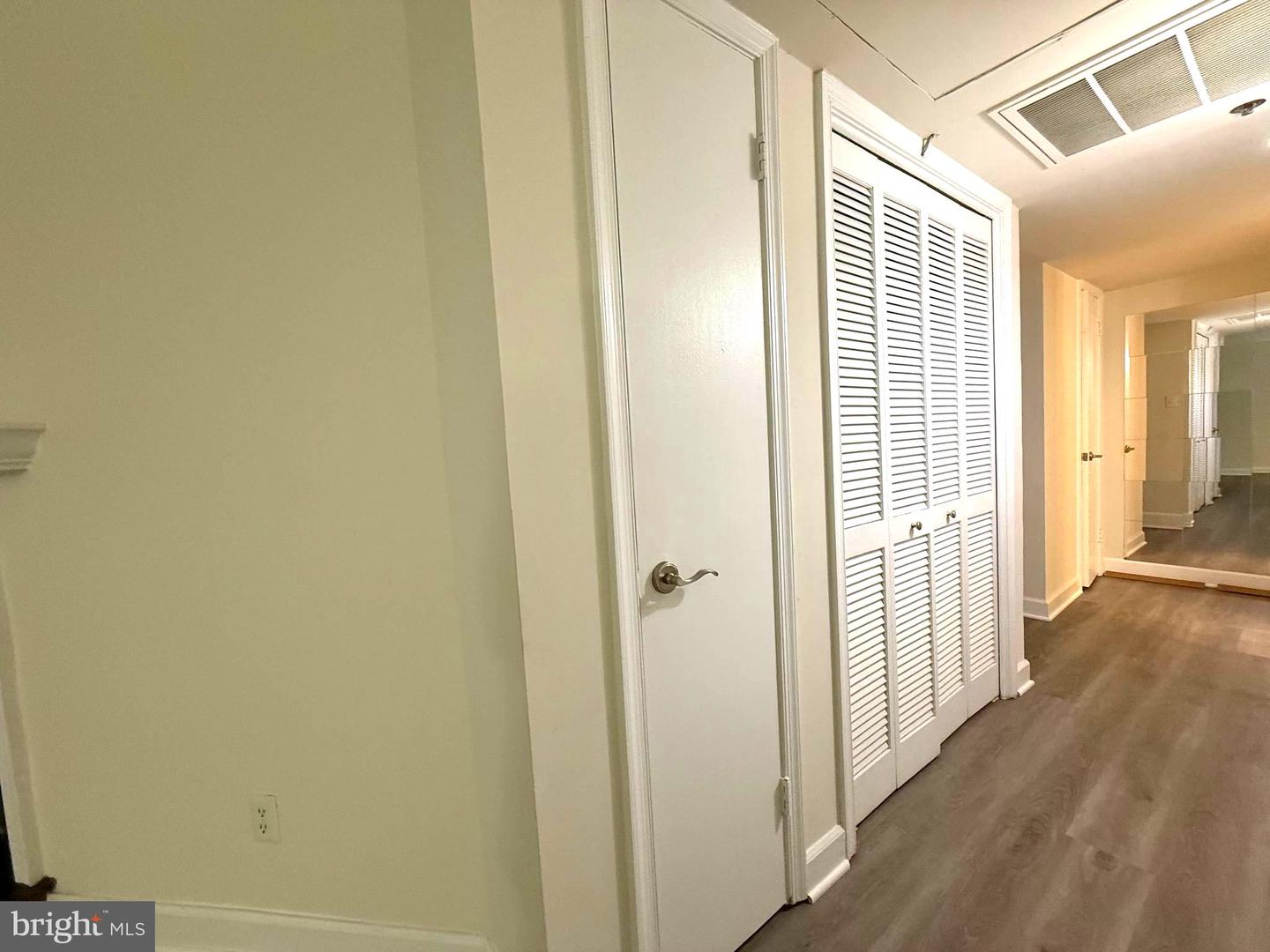 3179 SUMMIT SQUARE DR #2-B5, OAKTON, Virginia 22124, 1 Bedroom Bedrooms, ,1 BathroomBathrooms,Residential,For sale,3179 SUMMIT SQUARE DR #2-B5,VAFX2247136 MLS # VAFX2247136