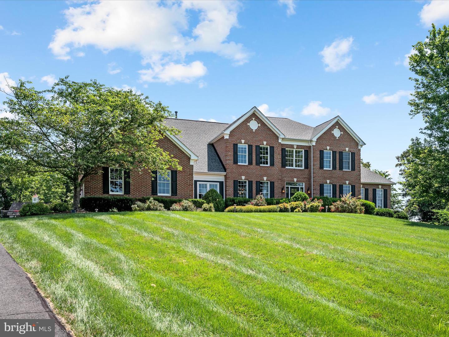 18132 SHENSTONE RUN CT, LEESBURG, Virginia 20175, 4 Bedrooms Bedrooms, ,5 BathroomsBathrooms,Residential,For sale,18132 SHENSTONE RUN CT,VALO2100322 MLS # VALO2100322