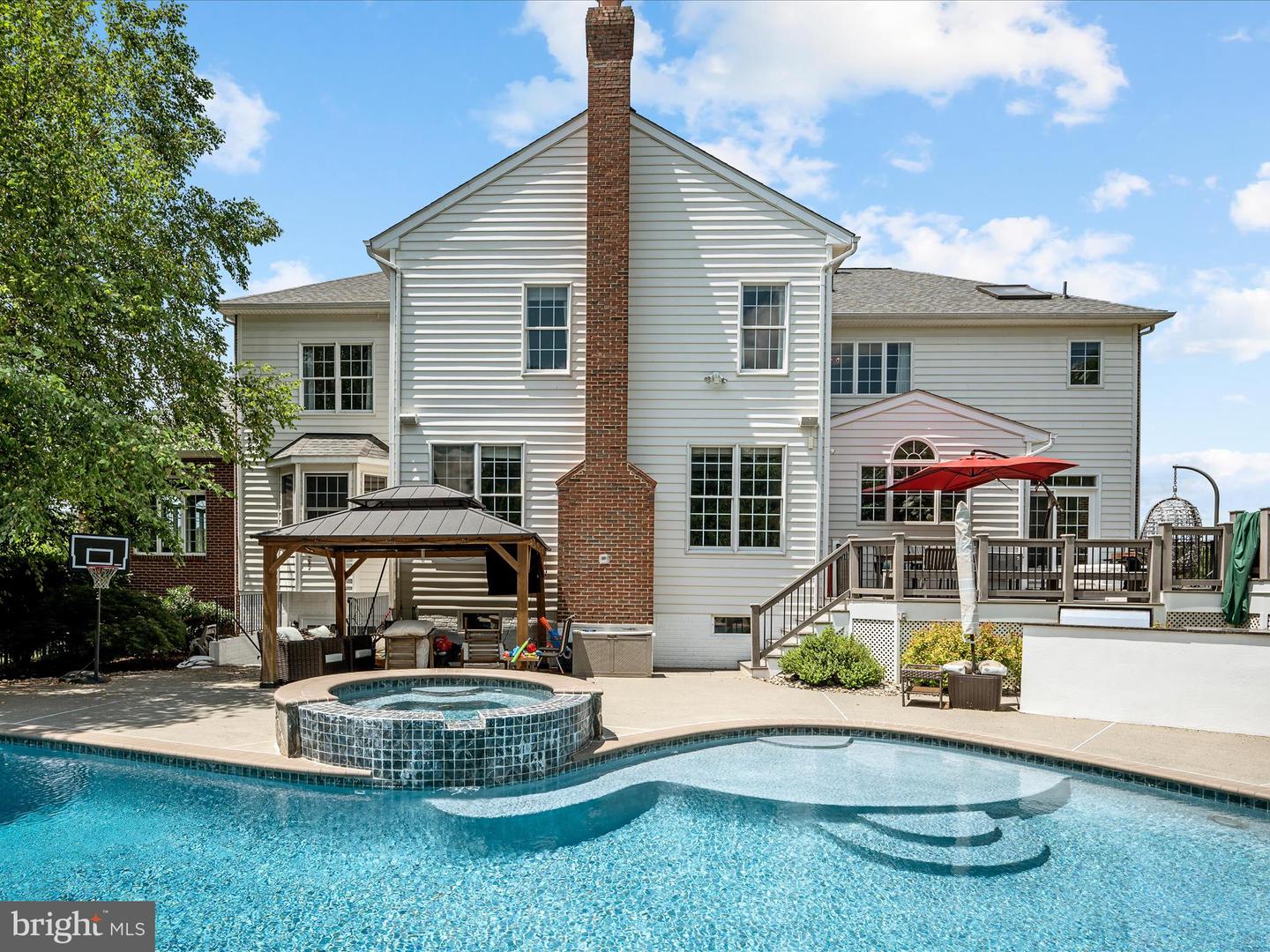 18132 SHENSTONE RUN CT, LEESBURG, Virginia 20175, 4 Bedrooms Bedrooms, ,5 BathroomsBathrooms,Residential,For sale,18132 SHENSTONE RUN CT,VALO2100322 MLS # VALO2100322