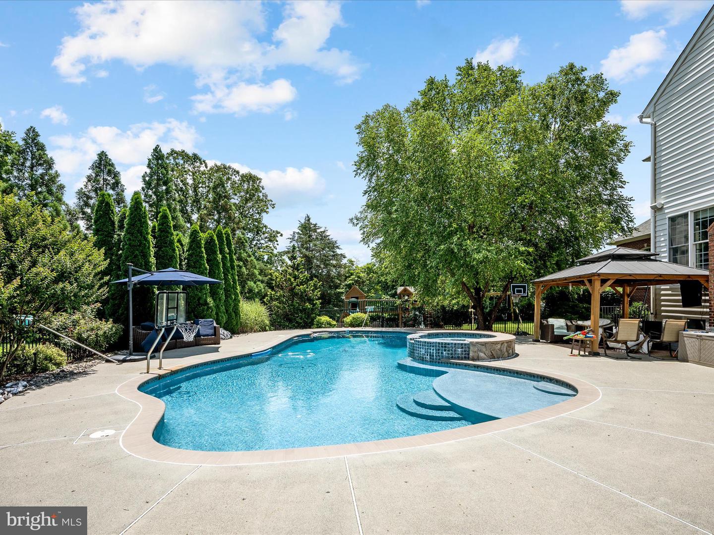 18132 SHENSTONE RUN CT, LEESBURG, Virginia 20175, 4 Bedrooms Bedrooms, ,5 BathroomsBathrooms,Residential,For sale,18132 SHENSTONE RUN CT,VALO2100322 MLS # VALO2100322