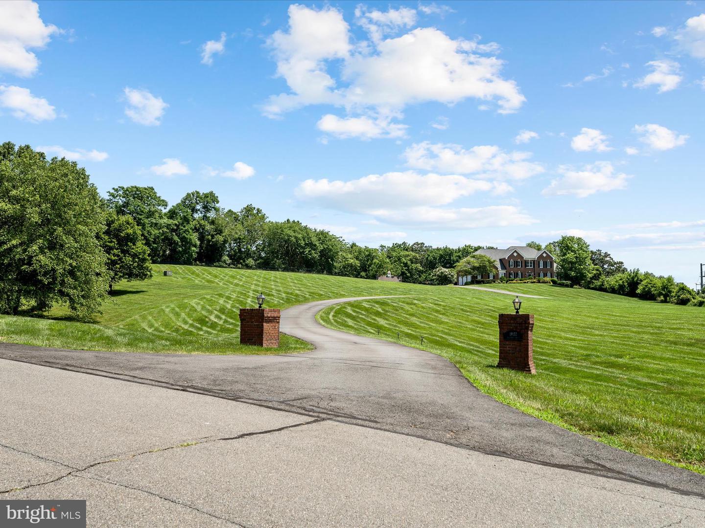 18132 SHENSTONE RUN CT, LEESBURG, Virginia 20175, 4 Bedrooms Bedrooms, ,5 BathroomsBathrooms,Residential,For sale,18132 SHENSTONE RUN CT,VALO2100322 MLS # VALO2100322