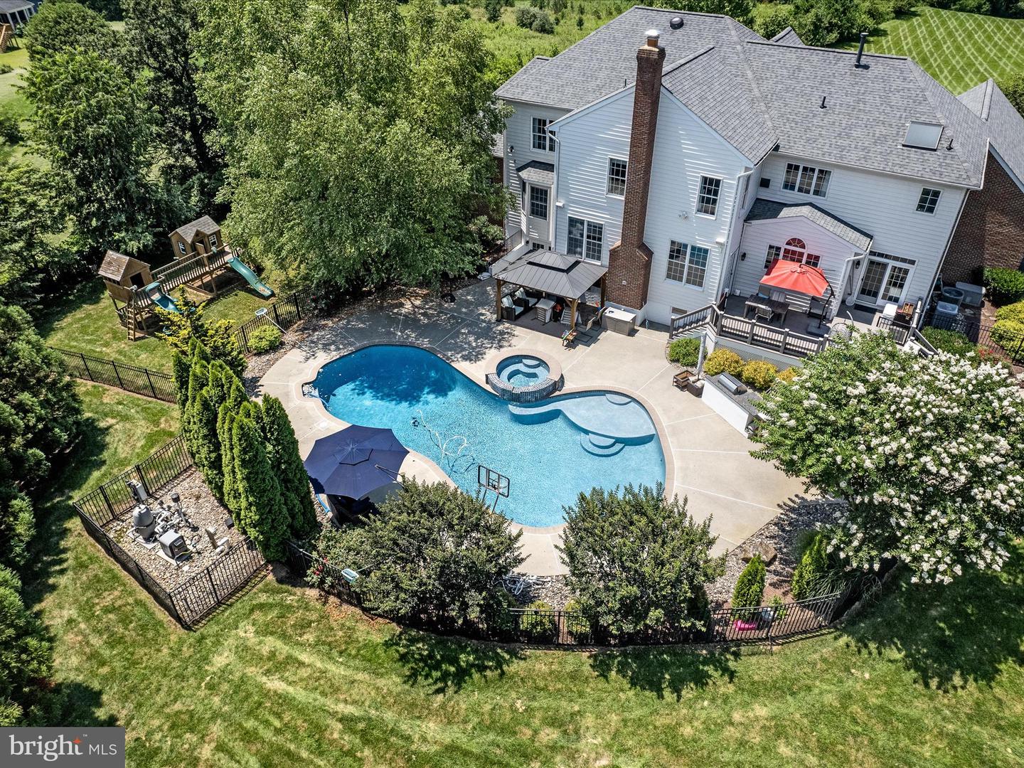 18132 SHENSTONE RUN CT, LEESBURG, Virginia 20175, 4 Bedrooms Bedrooms, ,5 BathroomsBathrooms,Residential,For sale,18132 SHENSTONE RUN CT,VALO2100322 MLS # VALO2100322