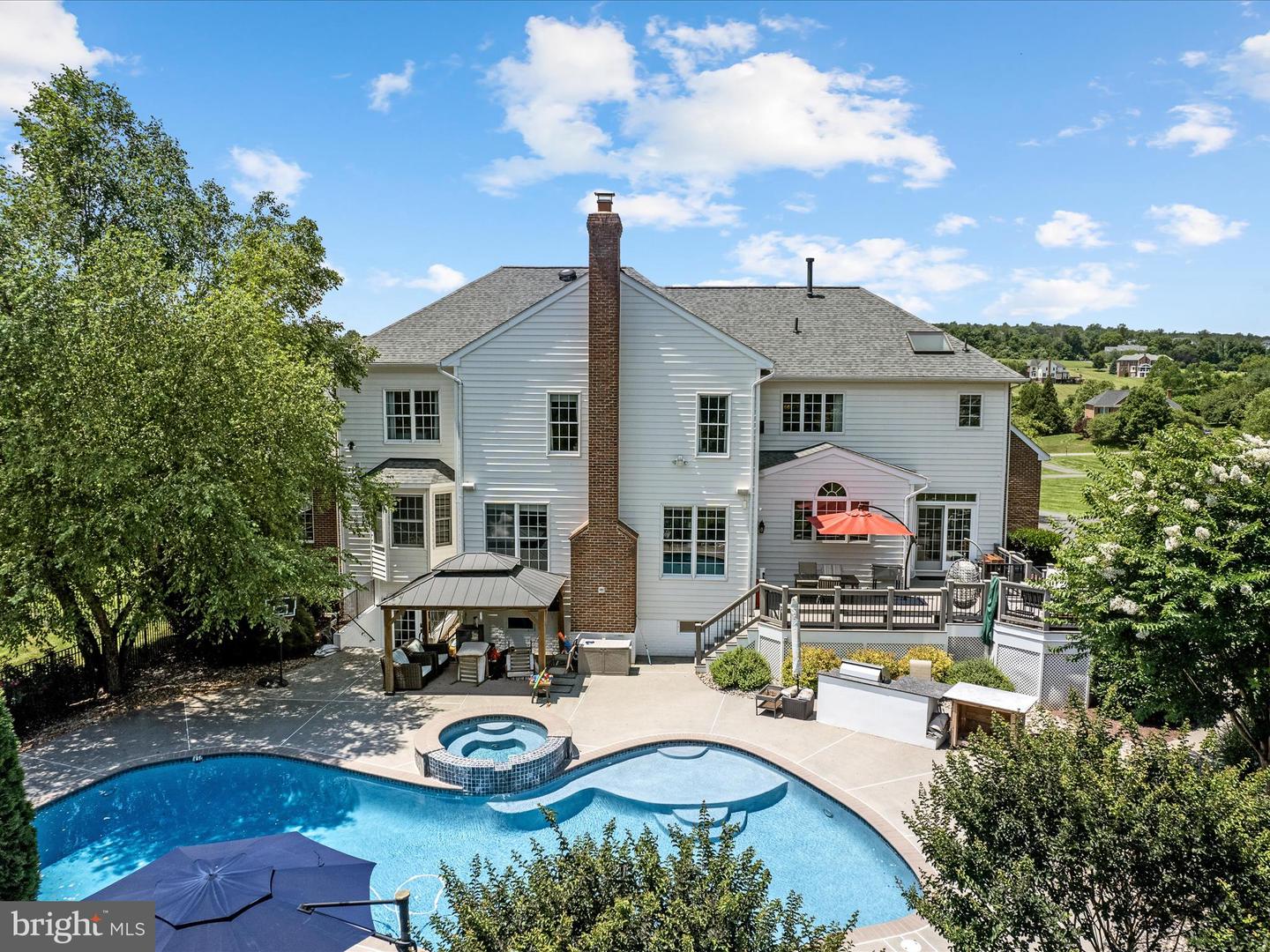 18132 SHENSTONE RUN CT, LEESBURG, Virginia 20175, 4 Bedrooms Bedrooms, ,5 BathroomsBathrooms,Residential,For sale,18132 SHENSTONE RUN CT,VALO2100322 MLS # VALO2100322
