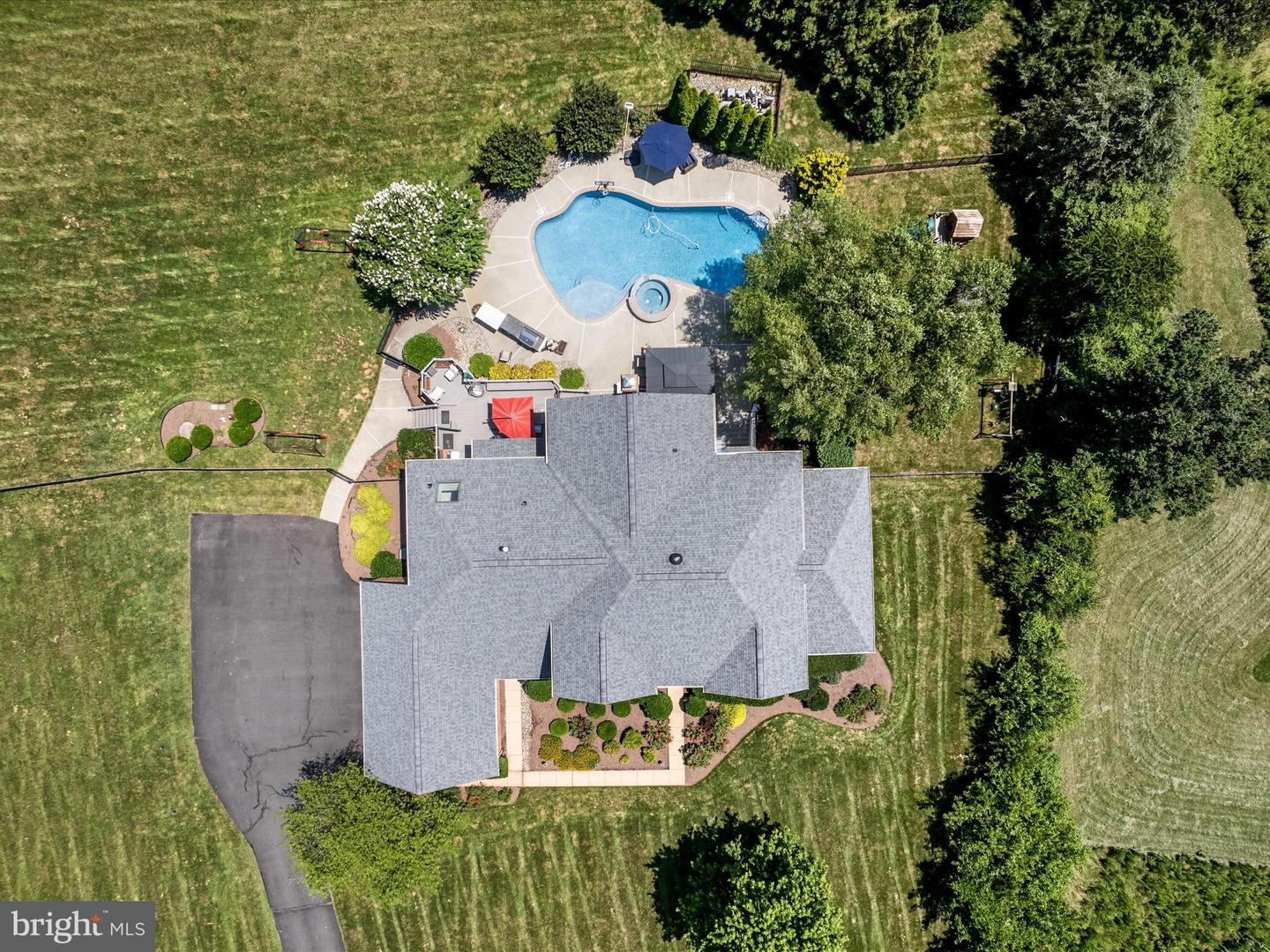 18132 SHENSTONE RUN CT, LEESBURG, Virginia 20175, 4 Bedrooms Bedrooms, ,5 BathroomsBathrooms,Residential,For sale,18132 SHENSTONE RUN CT,VALO2100322 MLS # VALO2100322
