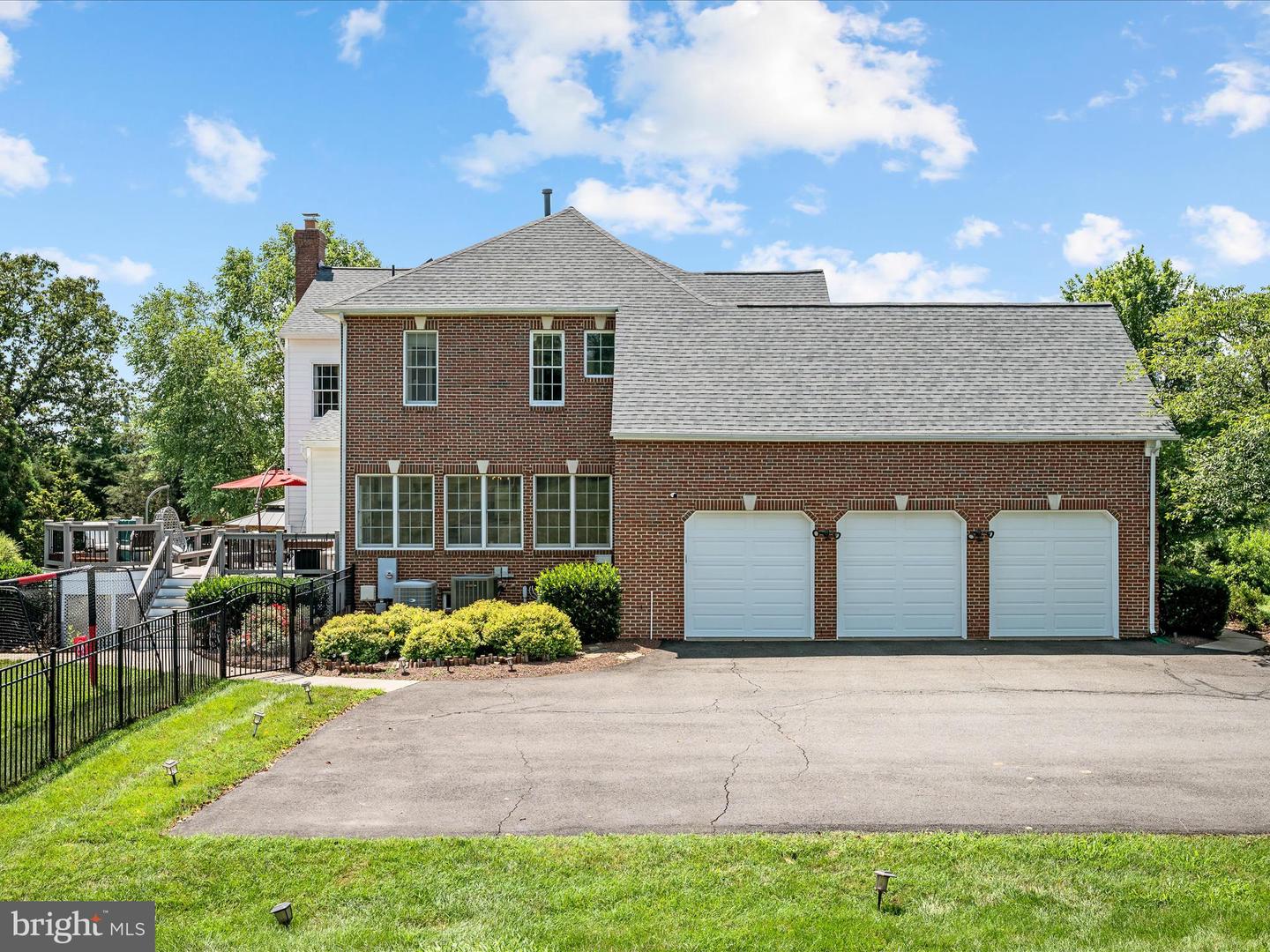 18132 SHENSTONE RUN CT, LEESBURG, Virginia 20175, 4 Bedrooms Bedrooms, ,5 BathroomsBathrooms,Residential,For sale,18132 SHENSTONE RUN CT,VALO2100322 MLS # VALO2100322