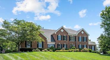 18132 SHENSTONE RUN CT, LEESBURG, Virginia 20175, 4 Bedrooms Bedrooms, ,5 BathroomsBathrooms,Residential,For sale,18132 SHENSTONE RUN CT,VALO2100322 MLS # VALO2100322