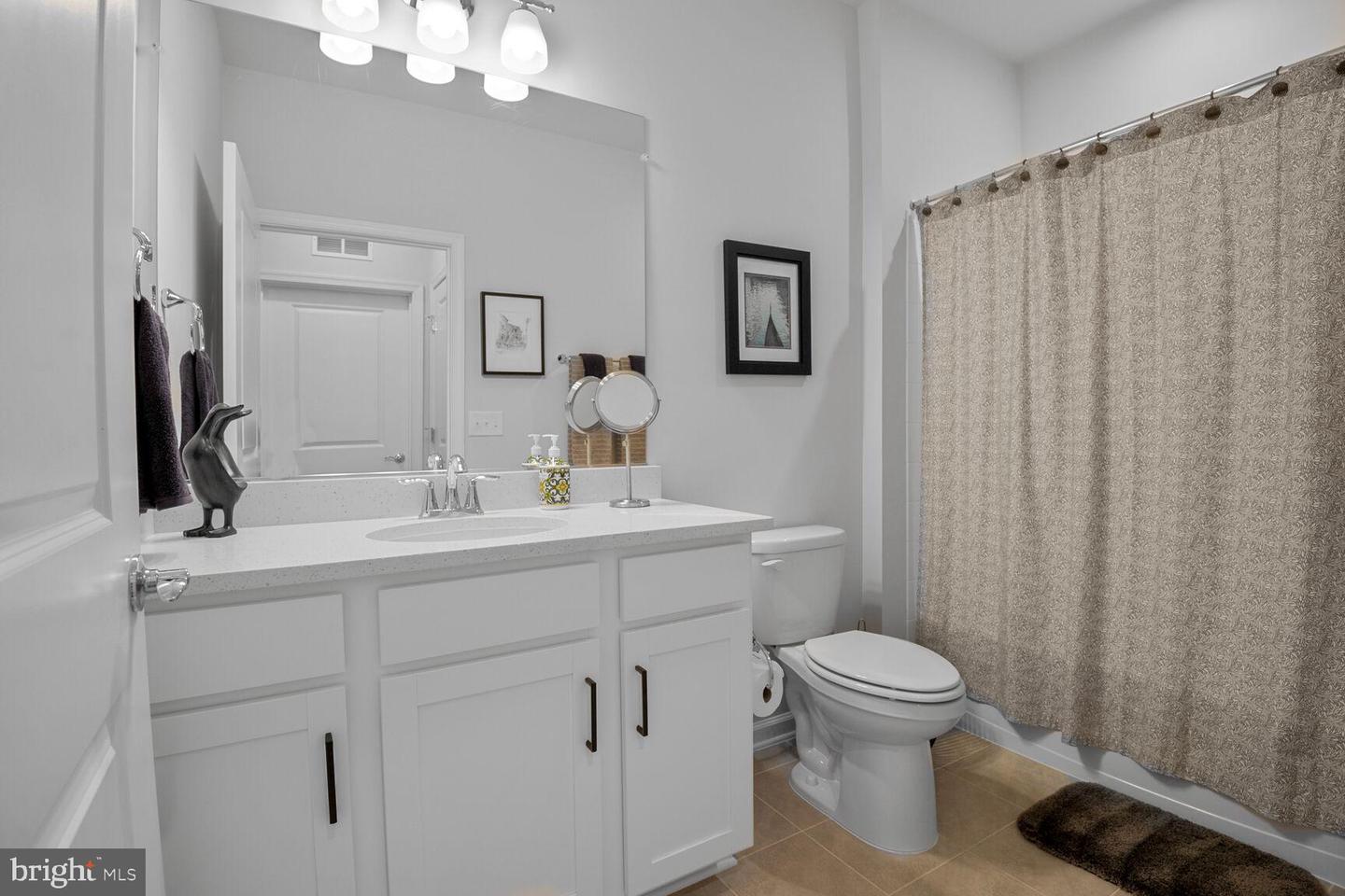 15855 LAVENDER WOODS LN, HAYMARKET, Virginia 20169, 3 Bedrooms Bedrooms, ,3 BathroomsBathrooms,Residential,For sale,15855 LAVENDER WOODS LN,VAPW2100478 MLS # VAPW2100478