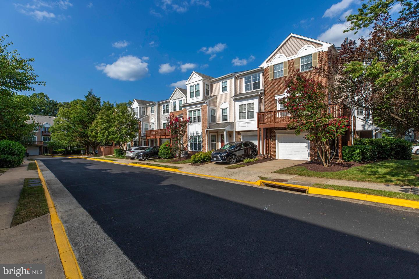 4311 CHARIOT CT #122, FAIRFAX, Virginia 22030, 3 Bedrooms Bedrooms, ,2 BathroomsBathrooms,Residential,For sale,4311 CHARIOT CT #122,VAFX2260762 MLS # VAFX2260762