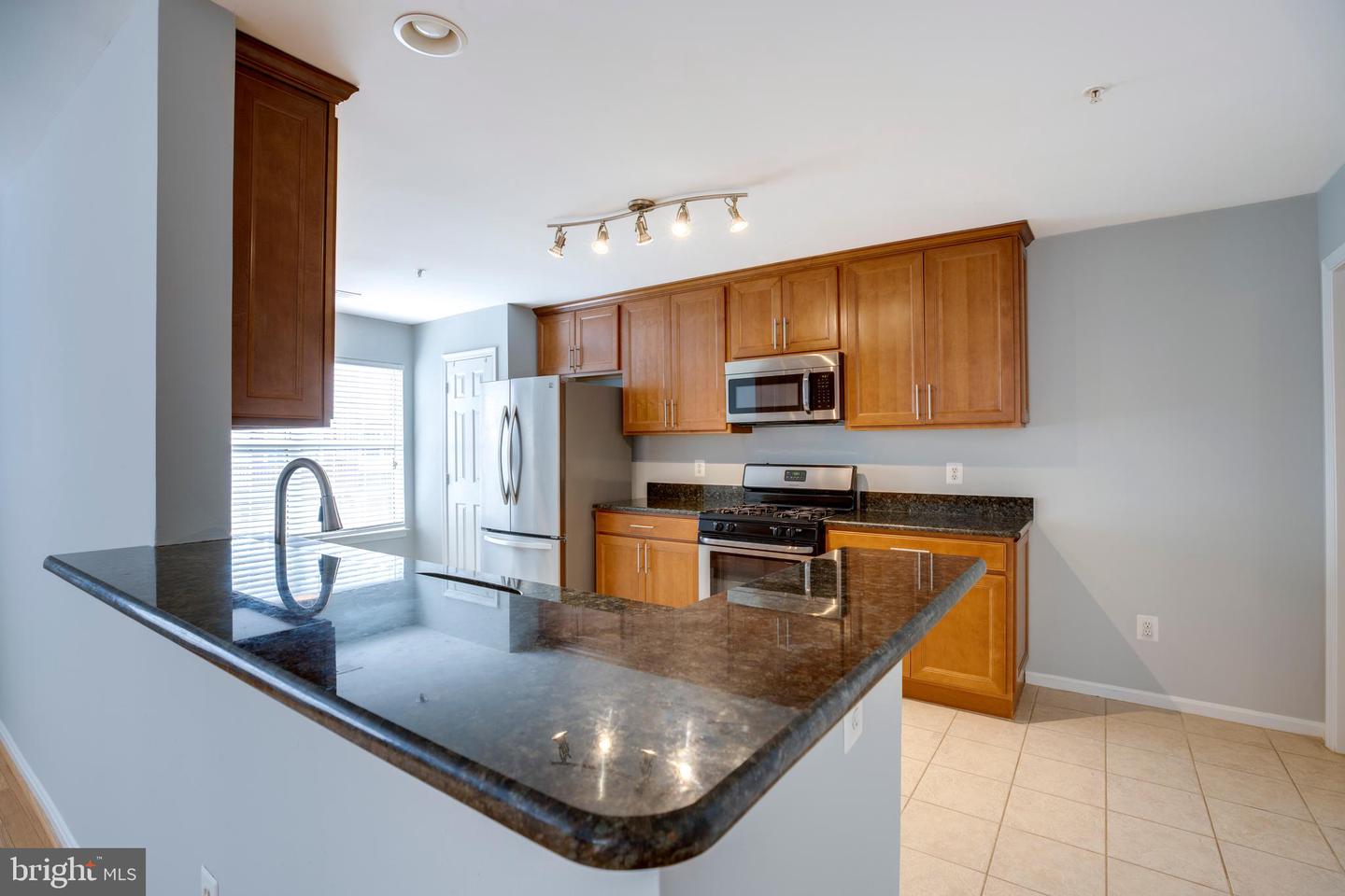 4311 CHARIOT CT #122, FAIRFAX, Virginia 22030, 3 Bedrooms Bedrooms, ,2 BathroomsBathrooms,Residential,For sale,4311 CHARIOT CT #122,VAFX2260762 MLS # VAFX2260762