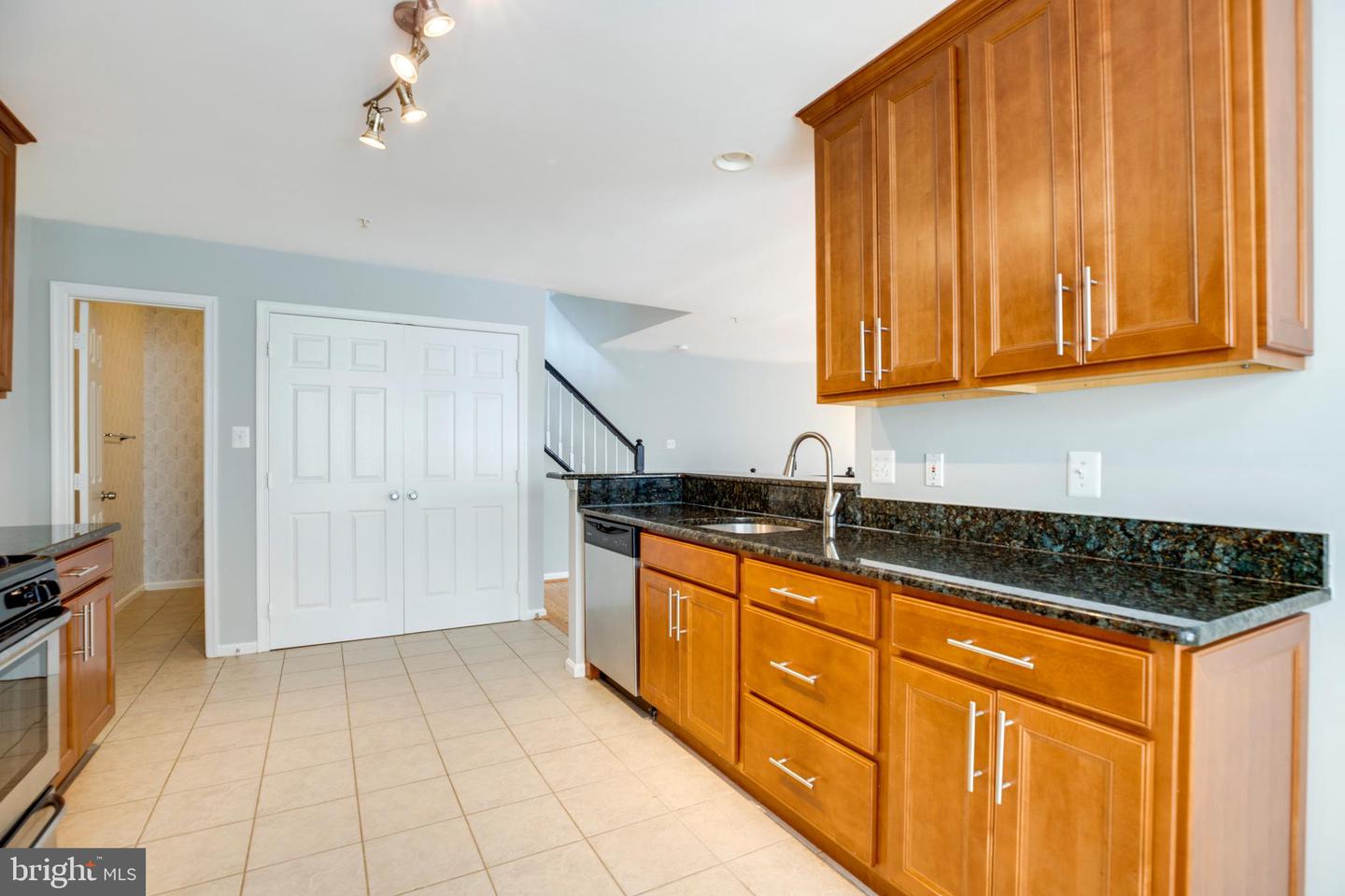 4311 CHARIOT CT #122, FAIRFAX, Virginia 22030, 3 Bedrooms Bedrooms, ,2 BathroomsBathrooms,Residential,For sale,4311 CHARIOT CT #122,VAFX2260762 MLS # VAFX2260762