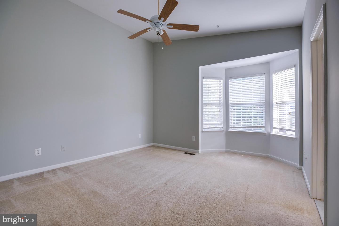 4311 CHARIOT CT #122, FAIRFAX, Virginia 22030, 3 Bedrooms Bedrooms, ,2 BathroomsBathrooms,Residential,For sale,4311 CHARIOT CT #122,VAFX2260762 MLS # VAFX2260762