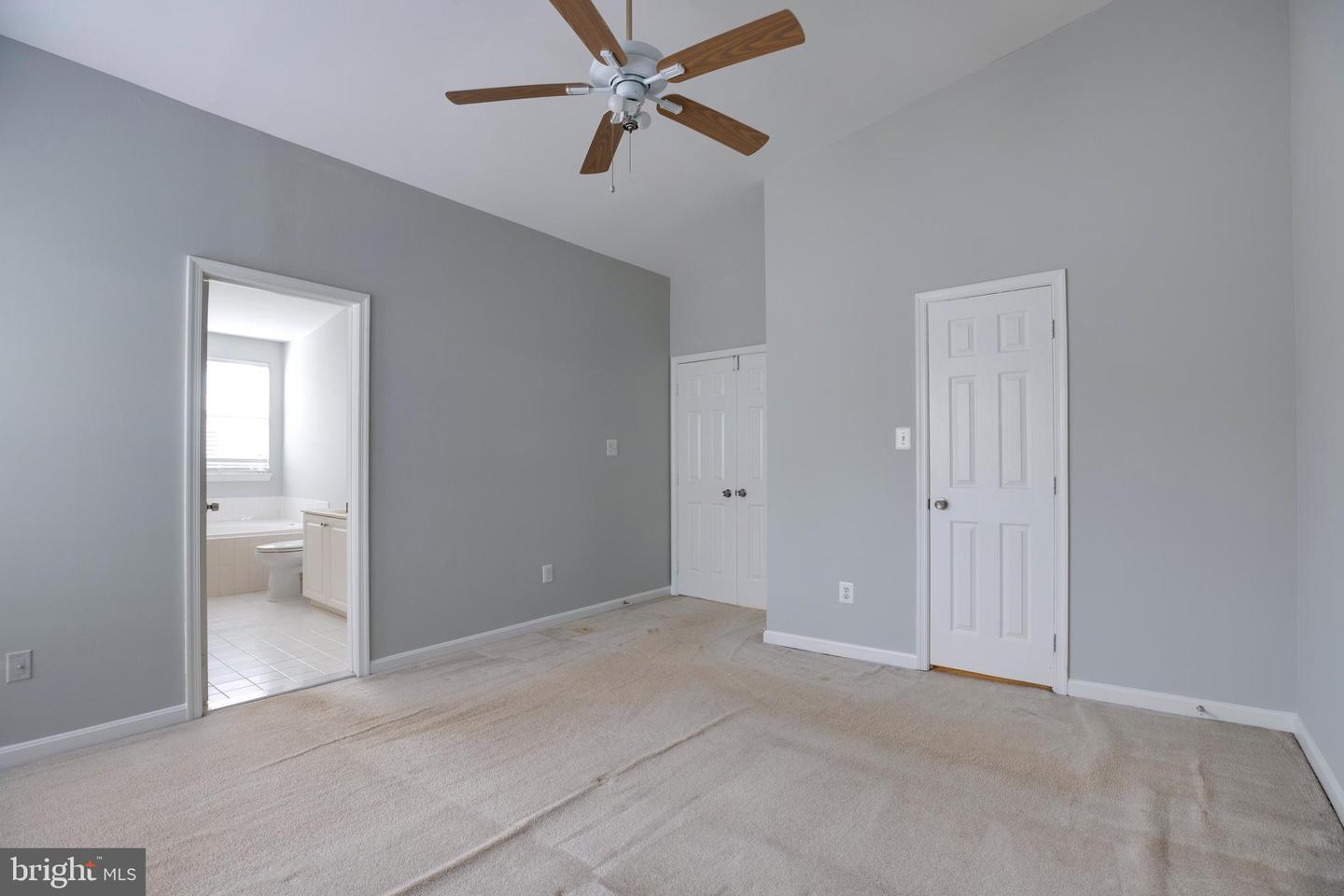 4311 CHARIOT CT #122, FAIRFAX, Virginia 22030, 3 Bedrooms Bedrooms, ,2 BathroomsBathrooms,Residential,For sale,4311 CHARIOT CT #122,VAFX2260762 MLS # VAFX2260762