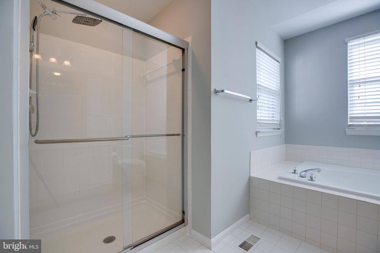 4311 CHARIOT CT #122, FAIRFAX, Virginia 22030, 3 Bedrooms Bedrooms, ,2 BathroomsBathrooms,Residential,For sale,4311 CHARIOT CT #122,VAFX2260762 MLS # VAFX2260762
