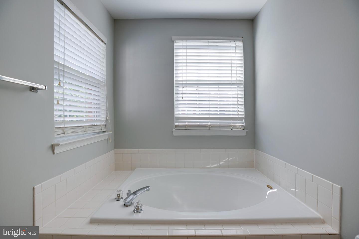 4311 CHARIOT CT #122, FAIRFAX, Virginia 22030, 3 Bedrooms Bedrooms, ,2 BathroomsBathrooms,Residential,For sale,4311 CHARIOT CT #122,VAFX2260762 MLS # VAFX2260762