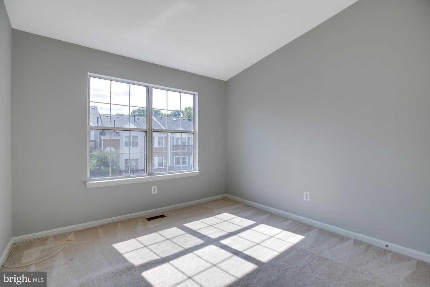 4311 CHARIOT CT #122, FAIRFAX, Virginia 22030, 3 Bedrooms Bedrooms, ,2 BathroomsBathrooms,Residential,For sale,4311 CHARIOT CT #122,VAFX2260762 MLS # VAFX2260762