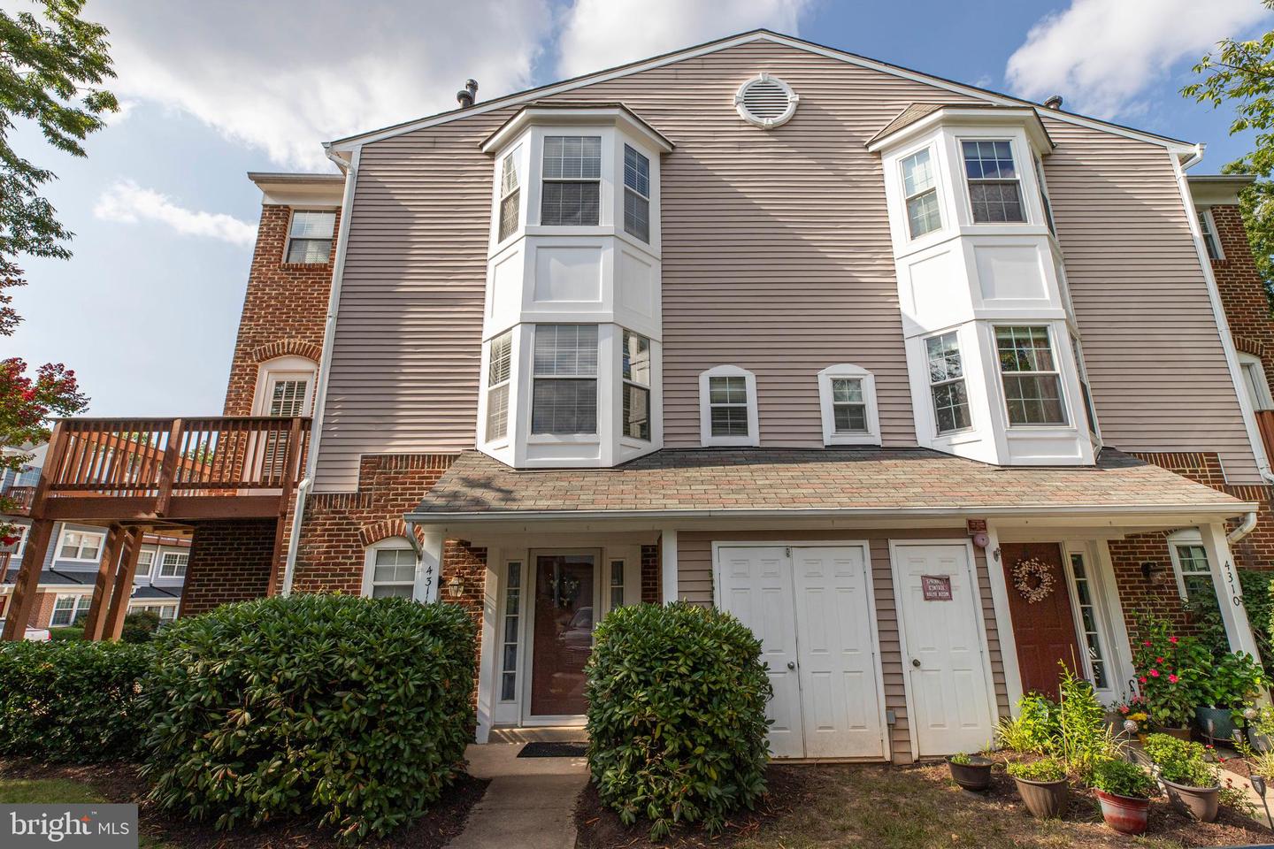4311 CHARIOT CT #122, FAIRFAX, Virginia 22030, 3 Bedrooms Bedrooms, ,2 BathroomsBathrooms,Residential,For sale,4311 CHARIOT CT #122,VAFX2260762 MLS # VAFX2260762