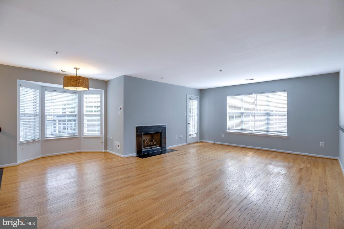 4311 CHARIOT CT #122, FAIRFAX, Virginia 22030, 3 Bedrooms Bedrooms, ,2 BathroomsBathrooms,Residential,For sale,4311 CHARIOT CT #122,VAFX2260762 MLS # VAFX2260762