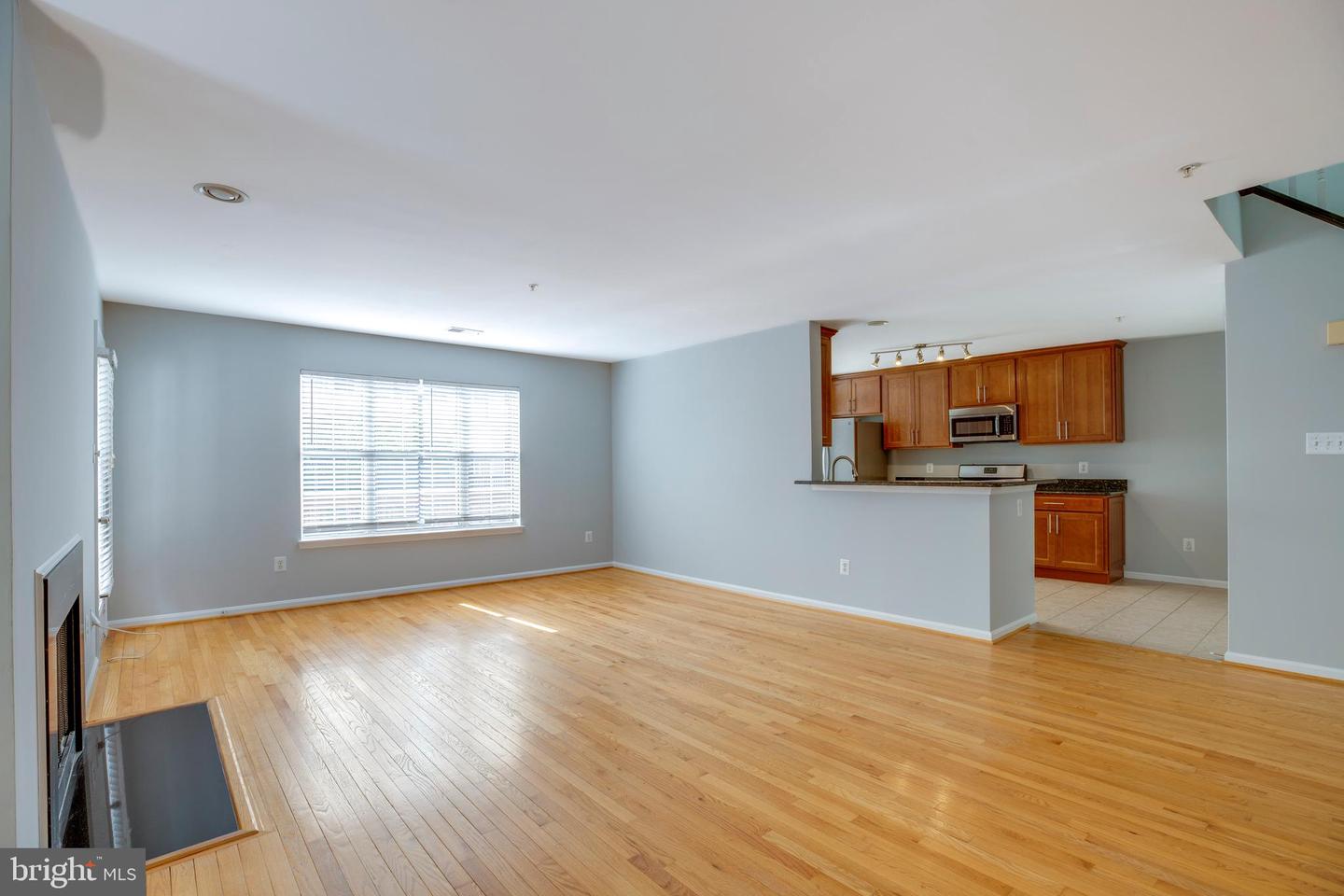 4311 CHARIOT CT #122, FAIRFAX, Virginia 22030, 3 Bedrooms Bedrooms, ,2 BathroomsBathrooms,Residential,For sale,4311 CHARIOT CT #122,VAFX2260762 MLS # VAFX2260762