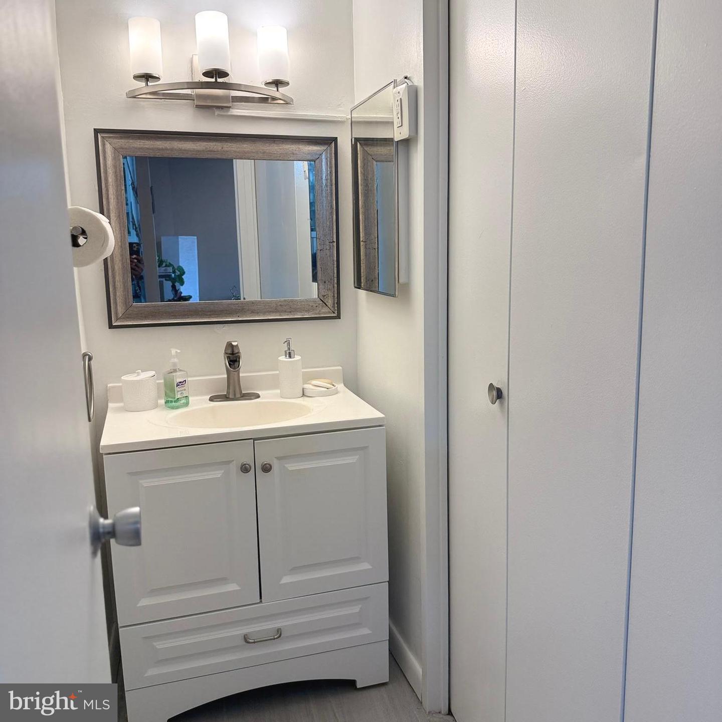 2800 WISCONSIN AVE NW #705, WASHINGTON, District Of Columbia 20007, 3 Rooms Rooms,1 BathroomBathrooms,Residential,For sale,2800 WISCONSIN AVE NW #705,DCDC2214874 MLS # DCDC2214874