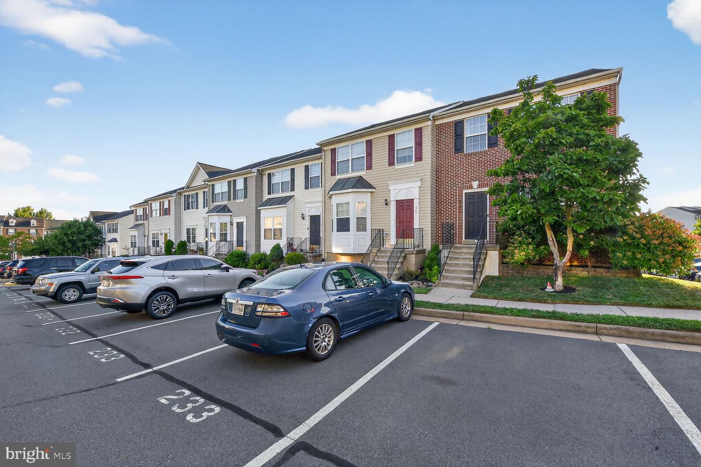 521 LILAC TER NE, LEESBURG, Virginia 20176, 3 Bedrooms Bedrooms, ,3 BathroomsBathrooms,Residential,For sale,521 LILAC TER NE,VALO2104428 MLS # VALO2104428