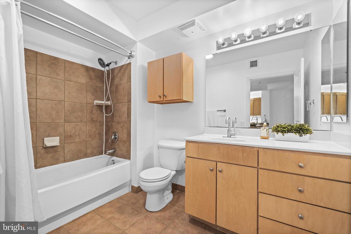 616 E ST NW #609, WASHINGTON, District Of Columbia 20004, 1 Bedroom Bedrooms, ,1 BathroomBathrooms,Residential,For sale,616 E ST NW #609,DCDC2214878 MLS # DCDC2214878