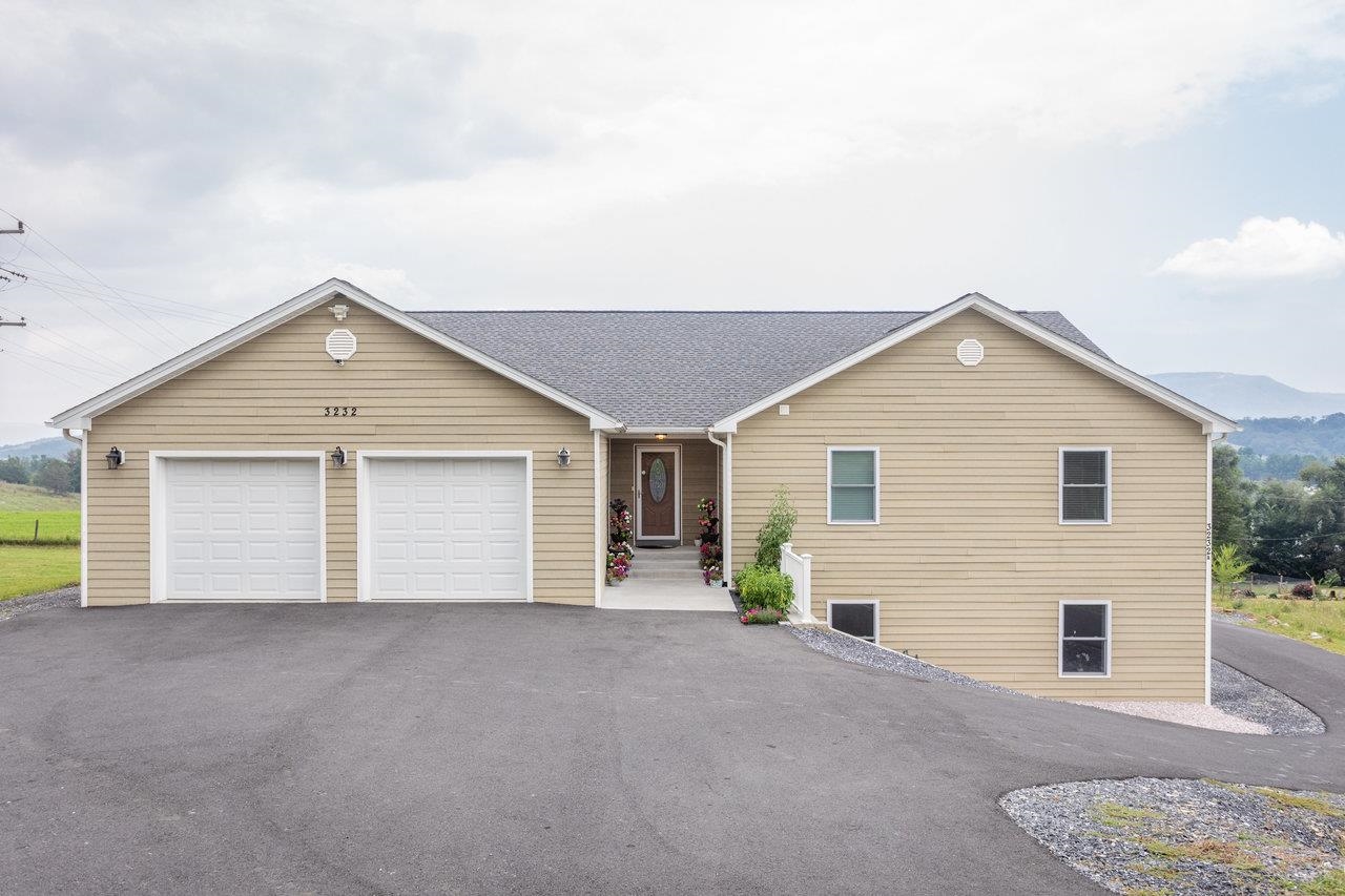 3232 WINDY HEIGHTS LN, ROCKINGHAM, Virginia 22802, 7 Bedrooms Bedrooms, ,6 BathroomsBathrooms,Residential,3232 WINDY HEIGHTS LN,667752 MLS # 667752