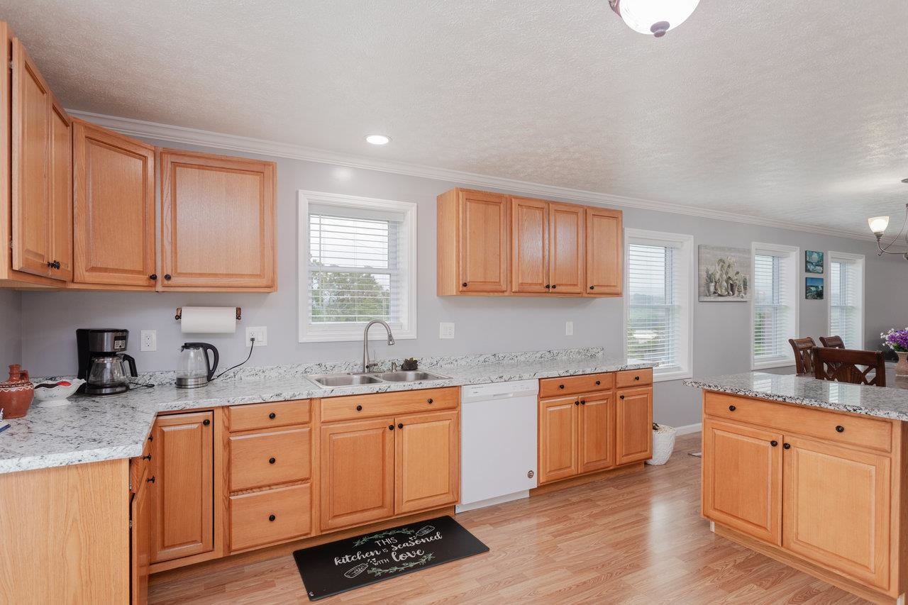 3232 WINDY HEIGHTS LN, ROCKINGHAM, Virginia 22802, 7 Bedrooms Bedrooms, ,6 BathroomsBathrooms,Residential,3232 WINDY HEIGHTS LN,667752 MLS # 667752