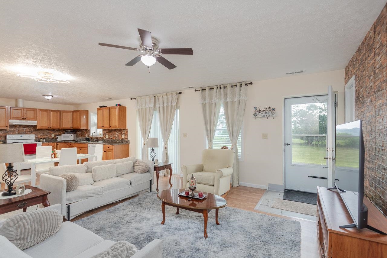 3232 WINDY HEIGHTS LN, ROCKINGHAM, Virginia 22802, 7 Bedrooms Bedrooms, ,6 BathroomsBathrooms,Residential,3232 WINDY HEIGHTS LN,667752 MLS # 667752