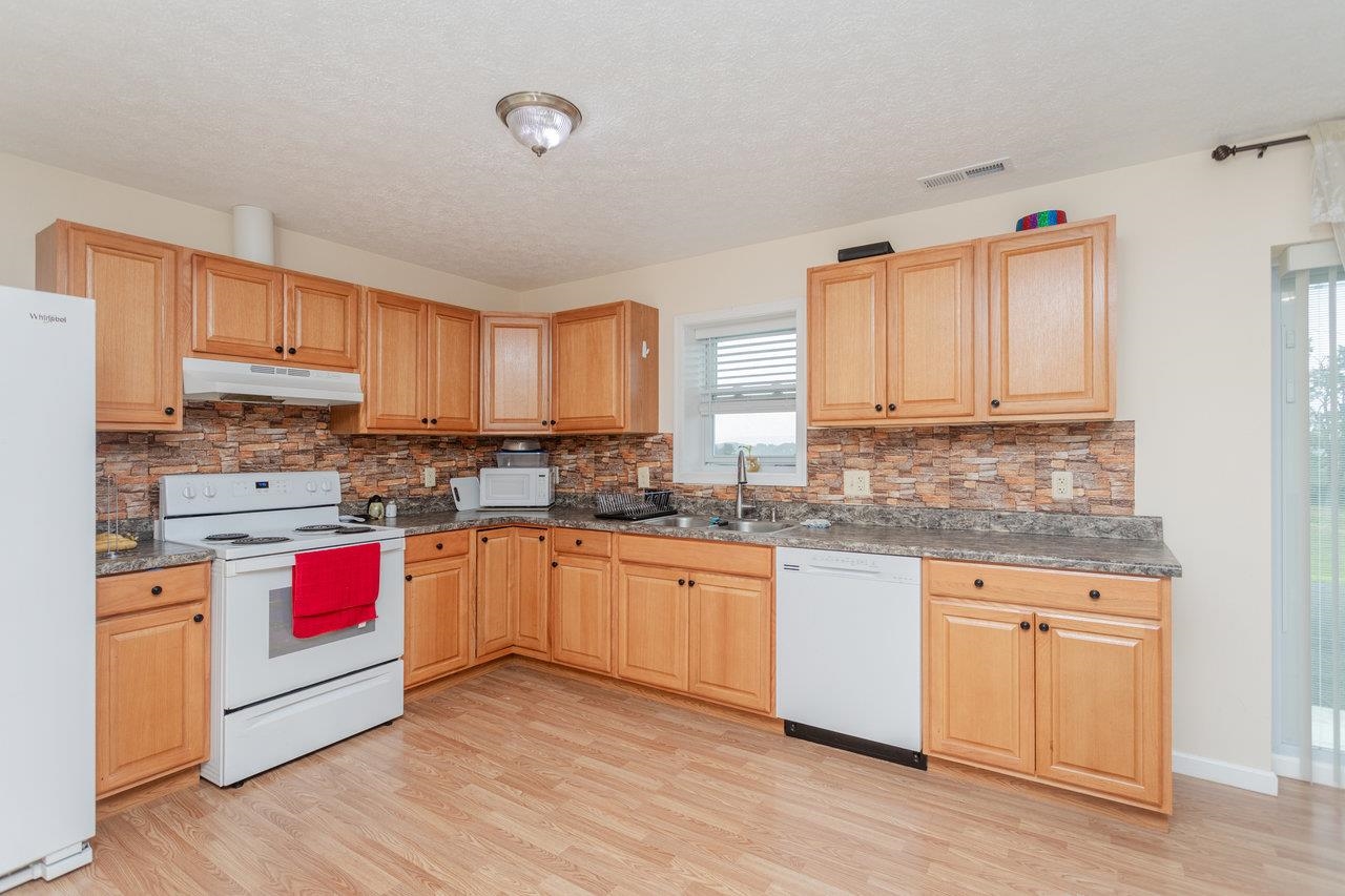 3232 WINDY HEIGHTS LN, ROCKINGHAM, Virginia 22802, 7 Bedrooms Bedrooms, ,6 BathroomsBathrooms,Residential,3232 WINDY HEIGHTS LN,667752 MLS # 667752