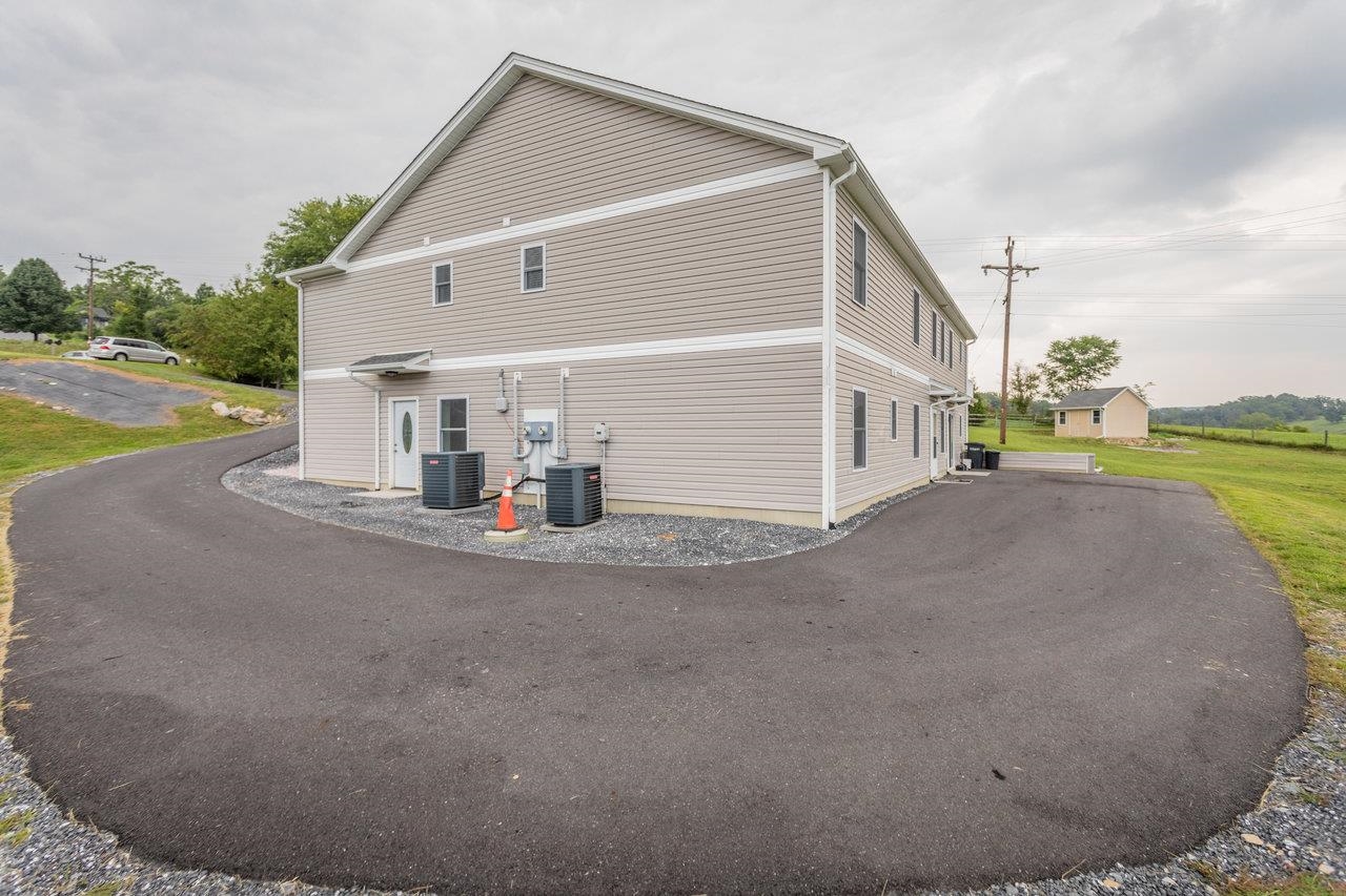 3232 WINDY HEIGHTS LN, ROCKINGHAM, Virginia 22802, 7 Bedrooms Bedrooms, ,6 BathroomsBathrooms,Residential,3232 WINDY HEIGHTS LN,667752 MLS # 667752