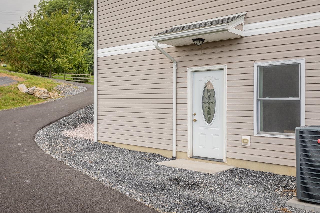 3232 WINDY HEIGHTS LN, ROCKINGHAM, Virginia 22802, 7 Bedrooms Bedrooms, ,6 BathroomsBathrooms,Residential,3232 WINDY HEIGHTS LN,667752 MLS # 667752