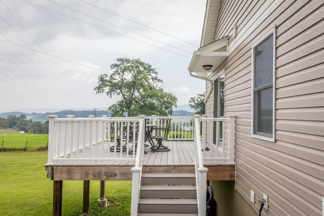 3232 WINDY HEIGHTS LN, ROCKINGHAM, Virginia 22802, 7 Bedrooms Bedrooms, ,6 BathroomsBathrooms,Residential,3232 WINDY HEIGHTS LN,667752 MLS # 667752