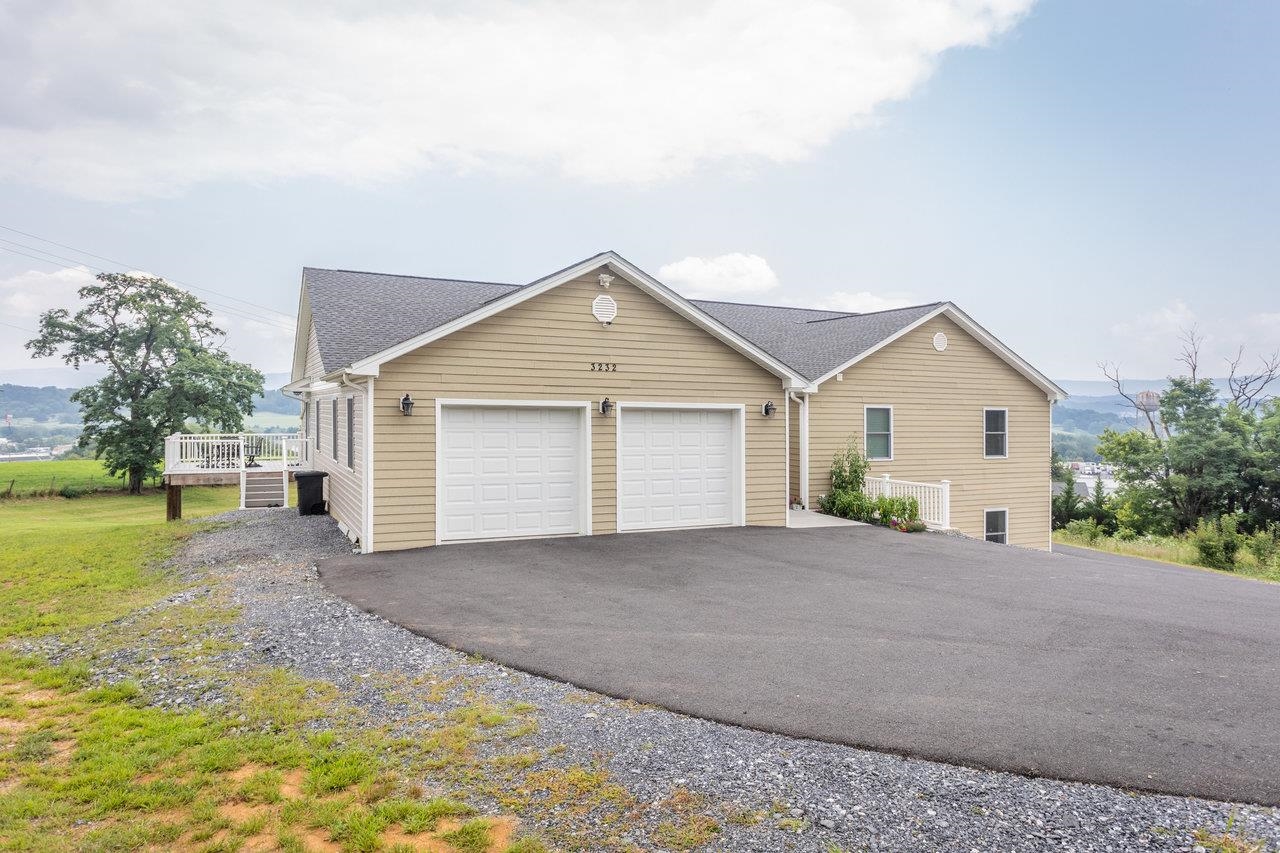 3232 WINDY HEIGHTS LN, ROCKINGHAM, Virginia 22802, 7 Bedrooms Bedrooms, ,6 BathroomsBathrooms,Residential,3232 WINDY HEIGHTS LN,667752 MLS # 667752