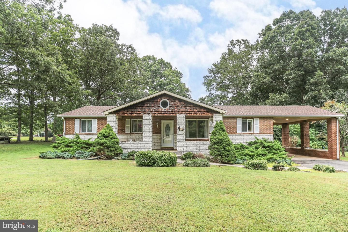 212 LANDO DR, SPOTSYLVANIA, Virginia 22551, 4 Bedrooms Bedrooms, ,2 BathroomsBathrooms,Residential,For sale,212 LANDO DR,VASP2034406 MLS # VASP2034406