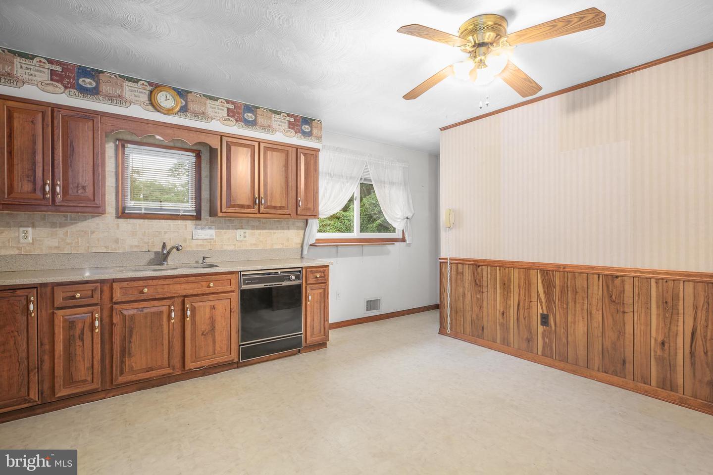 212 LANDO DR, SPOTSYLVANIA, Virginia 22551, 4 Bedrooms Bedrooms, ,2 BathroomsBathrooms,Residential,For sale,212 LANDO DR,VASP2034406 MLS # VASP2034406