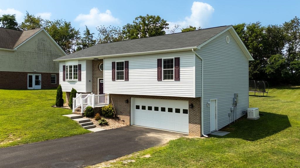 321 TANAGER LN, ELKTON, Virginia 22827, 3 Bedrooms Bedrooms, ,2 BathroomsBathrooms,Residential,321 TANAGER LN,667759 MLS # 667759