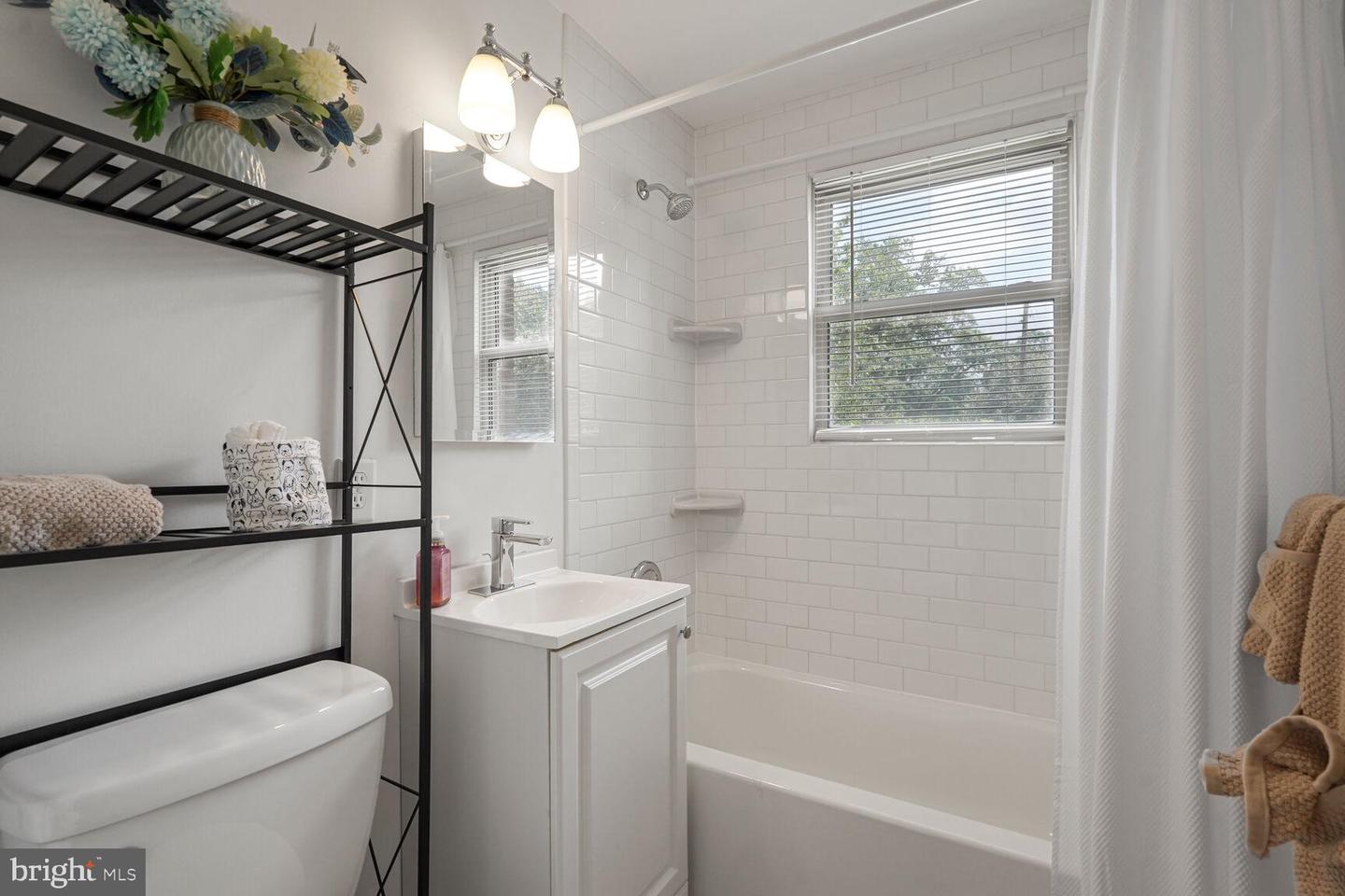 4637 20TH RD N, ARLINGTON, Virginia 22207, 2 Bedrooms Bedrooms, ,1 BathroomBathrooms,Residential,For sale,4637 20TH RD N,VAAR2060936 MLS # VAAR2060936