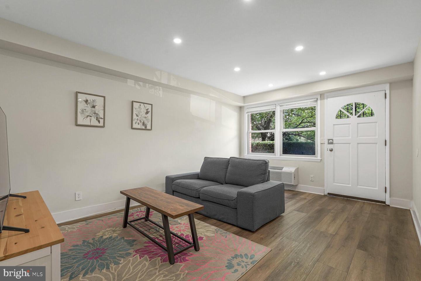 4637 20TH RD N, ARLINGTON, Virginia 22207, 2 Bedrooms Bedrooms, ,1 BathroomBathrooms,Residential,For sale,4637 20TH RD N,VAAR2060936 MLS # VAAR2060936