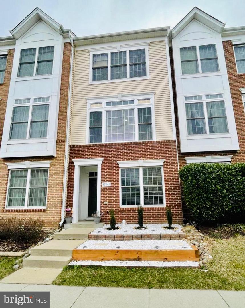 42643 HOMEFRONT TER, CHANTILLY, Virginia 20152, 3 Bedrooms Bedrooms, 3 Rooms Rooms,3 BathroomsBathrooms,Residential,For sale,42643 HOMEFRONT TER,VALO2104028 MLS # VALO2104028