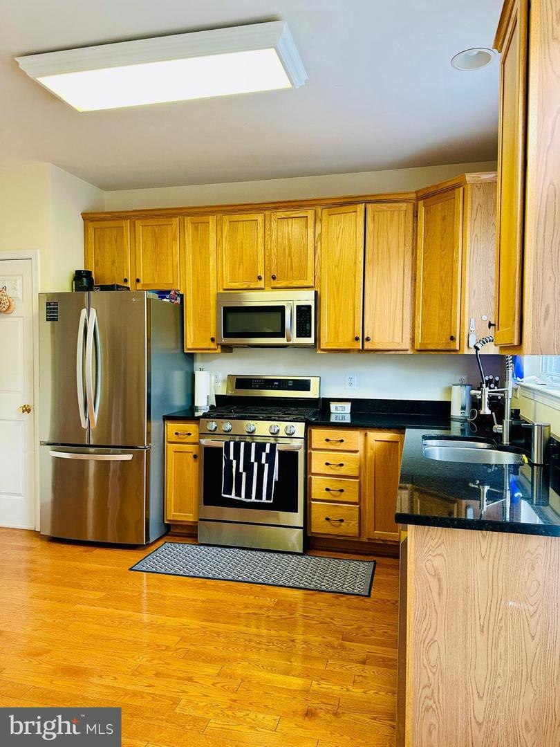 42643 HOMEFRONT TER, CHANTILLY, Virginia 20152, 3 Bedrooms Bedrooms, 3 Rooms Rooms,3 BathroomsBathrooms,Residential,For sale,42643 HOMEFRONT TER,VALO2104028 MLS # VALO2104028