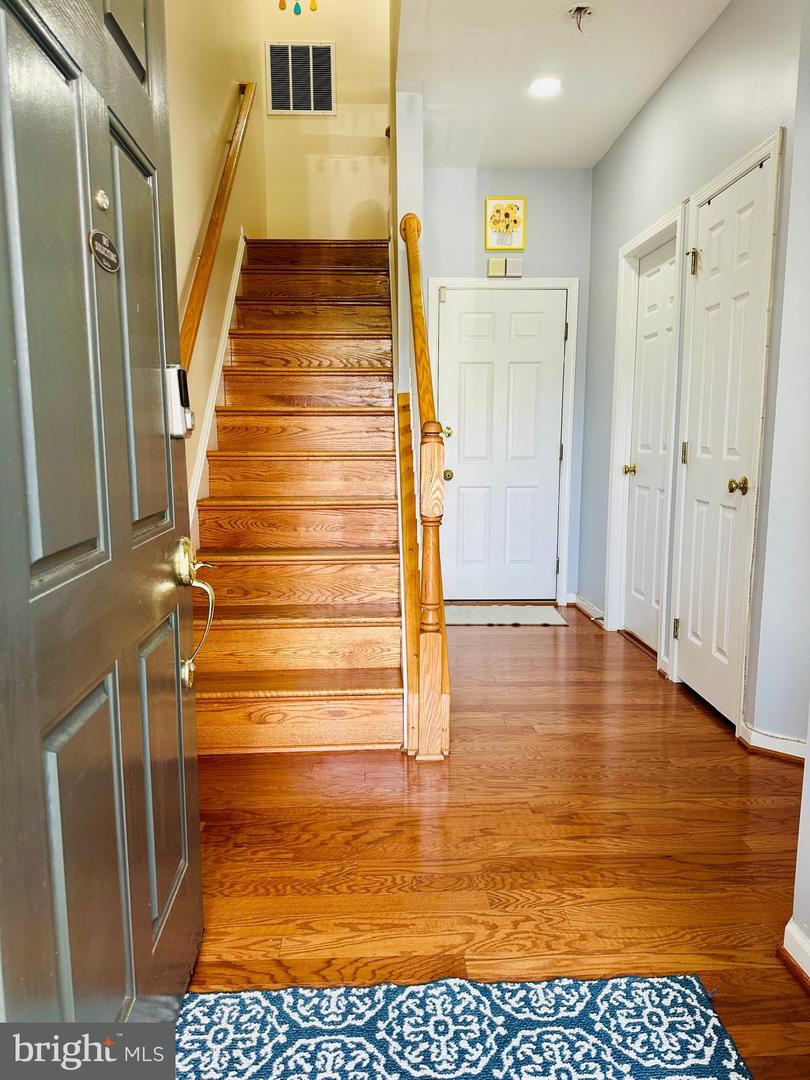42643 HOMEFRONT TER, CHANTILLY, Virginia 20152, 3 Bedrooms Bedrooms, 3 Rooms Rooms,3 BathroomsBathrooms,Residential,For sale,42643 HOMEFRONT TER,VALO2104028 MLS # VALO2104028