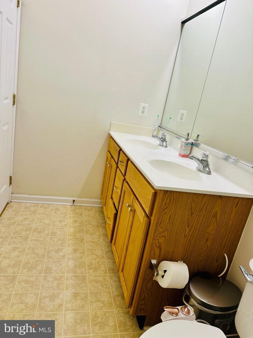 42643 HOMEFRONT TER, CHANTILLY, Virginia 20152, 3 Bedrooms Bedrooms, 3 Rooms Rooms,3 BathroomsBathrooms,Residential,For sale,42643 HOMEFRONT TER,VALO2104028 MLS # VALO2104028