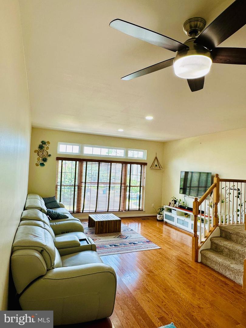 42643 HOMEFRONT TER, CHANTILLY, Virginia 20152, 3 Bedrooms Bedrooms, 3 Rooms Rooms,3 BathroomsBathrooms,Residential,For sale,42643 HOMEFRONT TER,VALO2104028 MLS # VALO2104028