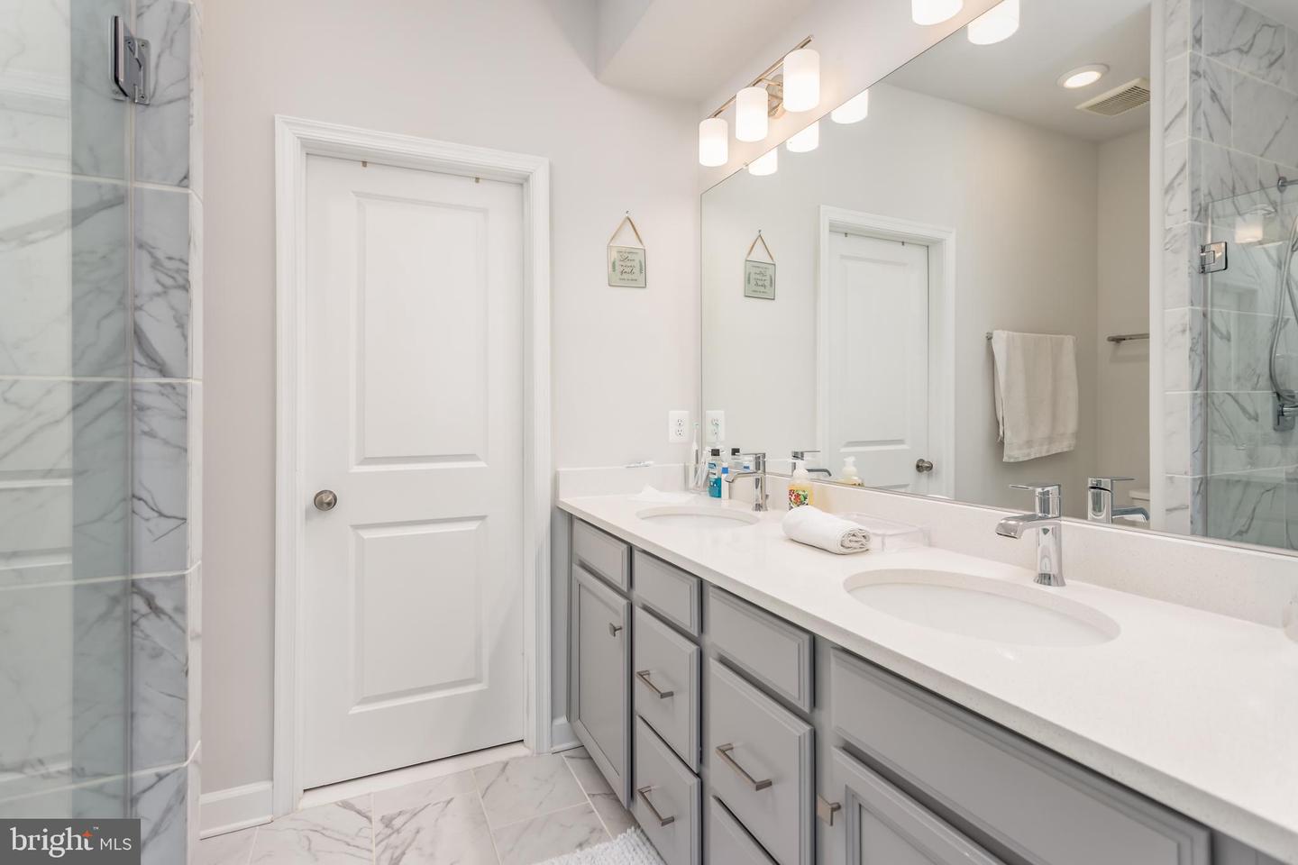 4428 FAIR LAKES CT, FAIRFAX, Virginia 22033, 3 Bedrooms Bedrooms, ,3 BathroomsBathrooms,Residential,For sale,4428 FAIR LAKES CT,VAFX2260528 MLS # VAFX2260528