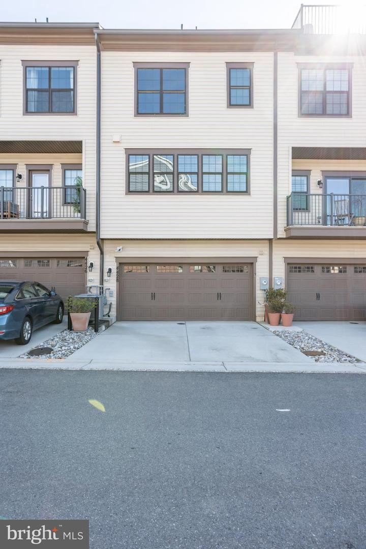 4428 FAIR LAKES CT, FAIRFAX, Virginia 22033, 3 Bedrooms Bedrooms, ,3 BathroomsBathrooms,Residential,For sale,4428 FAIR LAKES CT,VAFX2260528 MLS # VAFX2260528