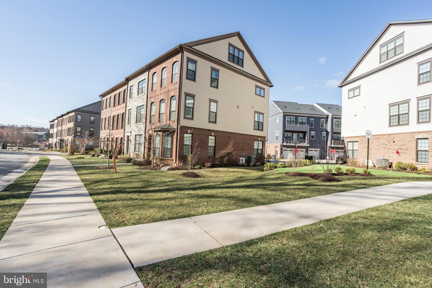 4428 FAIR LAKES CT, FAIRFAX, Virginia 22033, 3 Bedrooms Bedrooms, ,3 BathroomsBathrooms,Residential,For sale,4428 FAIR LAKES CT,VAFX2260528 MLS # VAFX2260528