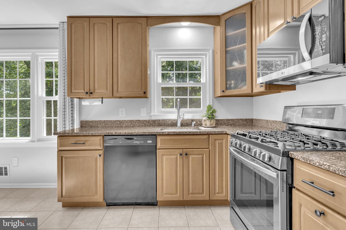 8109 OVERTON CT, SPRINGFIELD, Virginia 22153, 5 Bedrooms Bedrooms, ,3 BathroomsBathrooms,Residential,For sale,8109 OVERTON CT,VAFX2260724 MLS # VAFX2260724