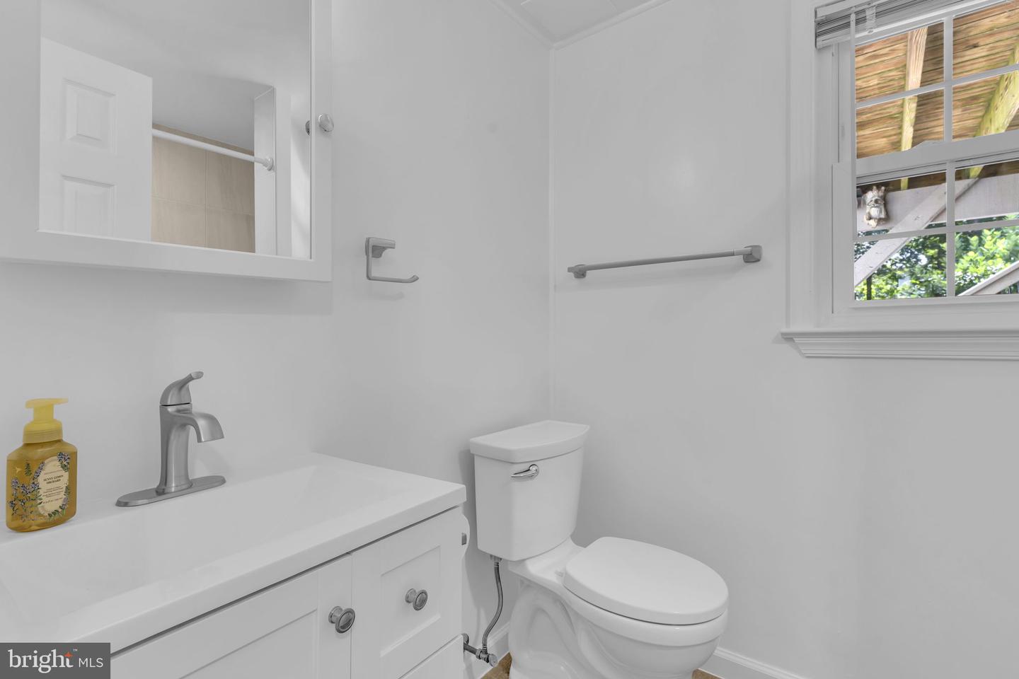8109 OVERTON CT, SPRINGFIELD, Virginia 22153, 5 Bedrooms Bedrooms, ,3 BathroomsBathrooms,Residential,For sale,8109 OVERTON CT,VAFX2260724 MLS # VAFX2260724